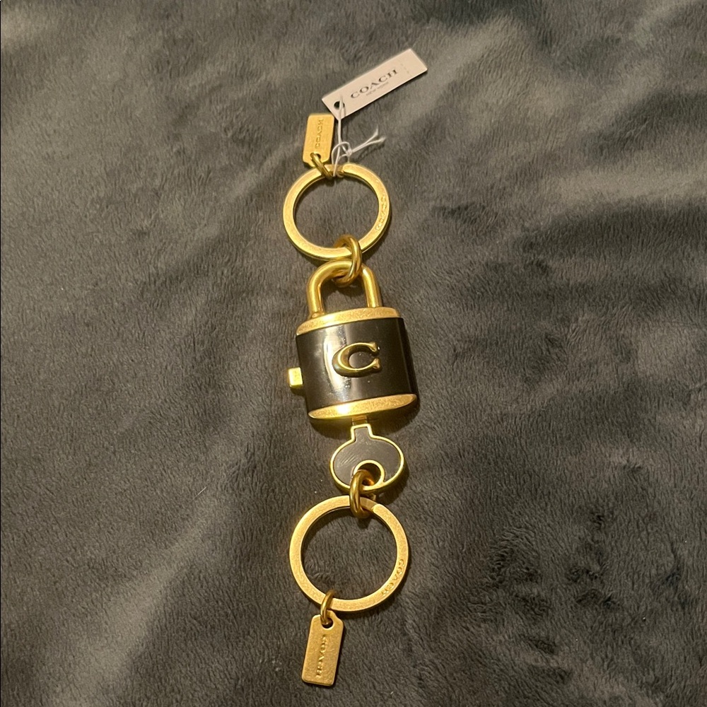 **BNWT**VINTAGE**2-N-1** COACH GOLD/BLACK KEY & LOCK KEYCHAUN(S)